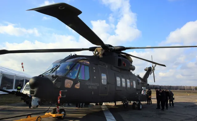 Cztery śmigłowce AW101 dla Marynarki Wojennej. Morawiecki: Znacząco wzmocnią nasze siły zbrojne