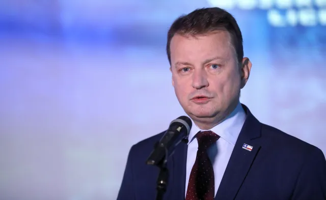 Burza wokół Jażdżewskiego. Błaszczak szydzi z szefa PSL: Kosiniak przyjął z aplauzem te słowa, a Kamysz je skrytykował