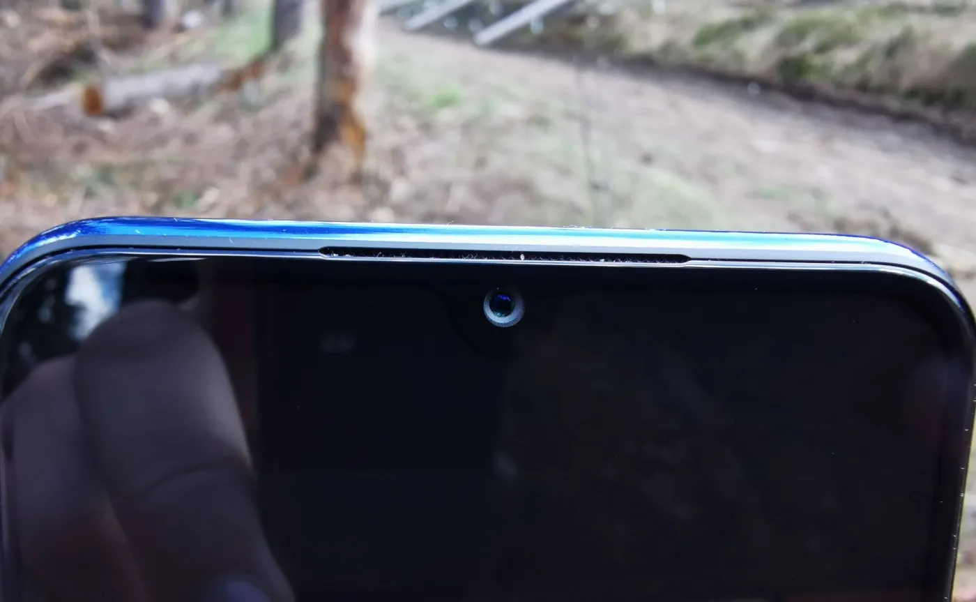 12335111-xiaomi-mi-9-se.jpg