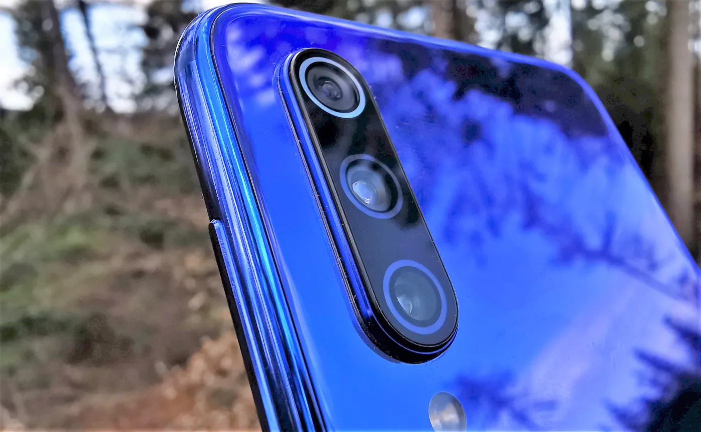 12335143-xiaomi-mi-9-se.jpg
