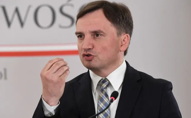 Ziobro wycofuje kontrowersyjną zmianę w art. 212. "Nie chodzi o polityków, ale zwykłych Kowalskich"