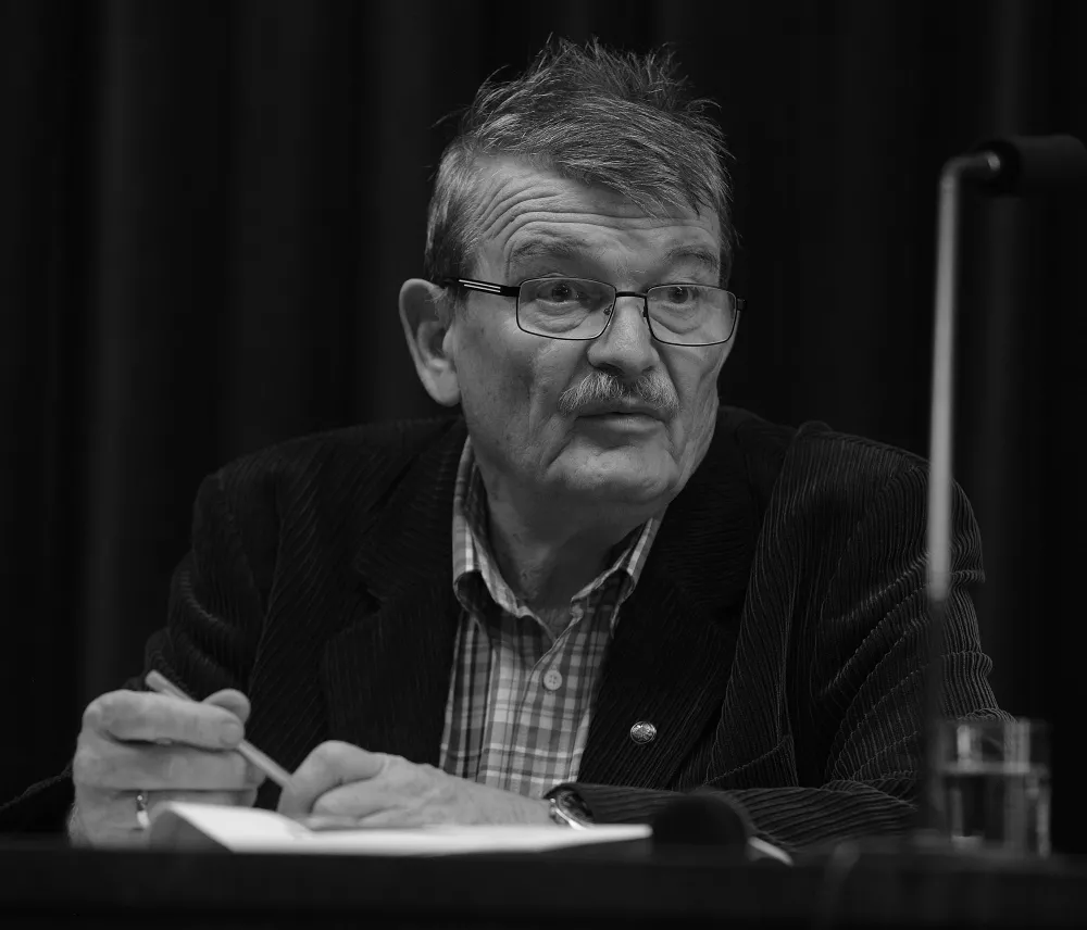 Nie żyje pisarz, wieloletni redaktor naczelny "Nowej Fantastyki" Maciej Parowski