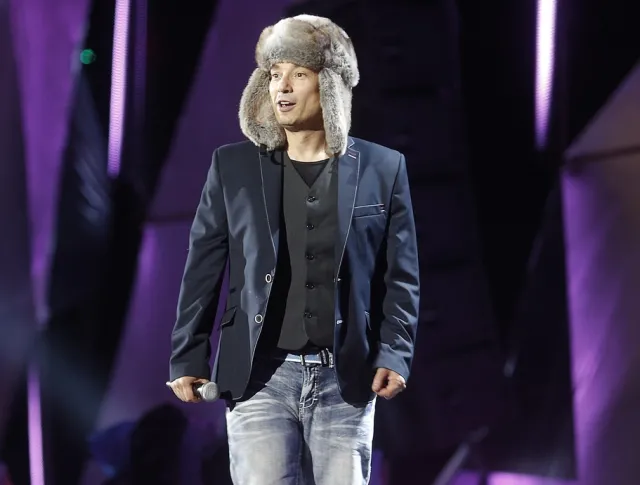 Jacek Stachursky we własnej interpretacji legendarnego przeboju grupy Dżem. Posłuchaj "Kim jestem - jestem sobie"