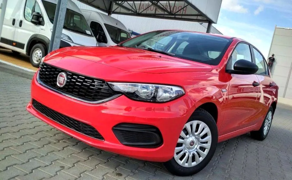 12122494-fiat-tipo-sedan.jpg