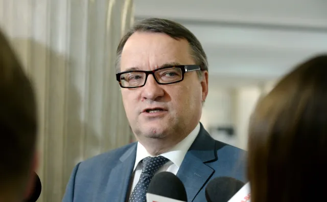 Biernacki o SOP: Polityków wożą młodzi kierowcy, którzy nie wiedzą, jak wyłączyć "bomby" w samochodzie [ROZMOWA]