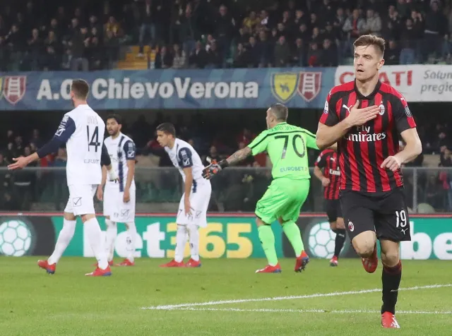 Liga włoska: Krzysztof Piątek zapewnił AC Milan trzy punkty [WIDEO]