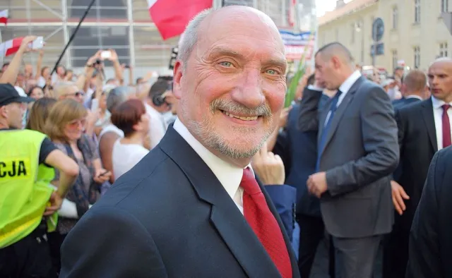 CEK NATO poza granicami Polski? Macierewicz: Kłamstwo udaje swoją siłę, ale tak naprawdę słabe