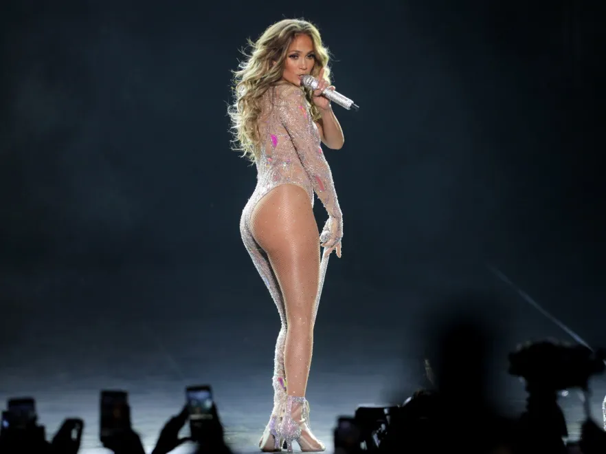 Lepszej pupy u 50-latki nie można sobie wyobrazić. Jennifer Lopez w MEGAformie na koncercie w Tel Awiwie. FOTO