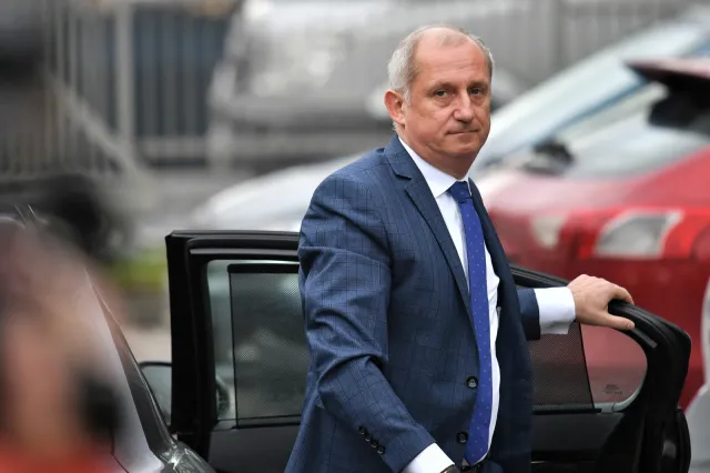 CBA prześwietliło oświadczenia Neumanna. Auto żony na celowniku śledczych