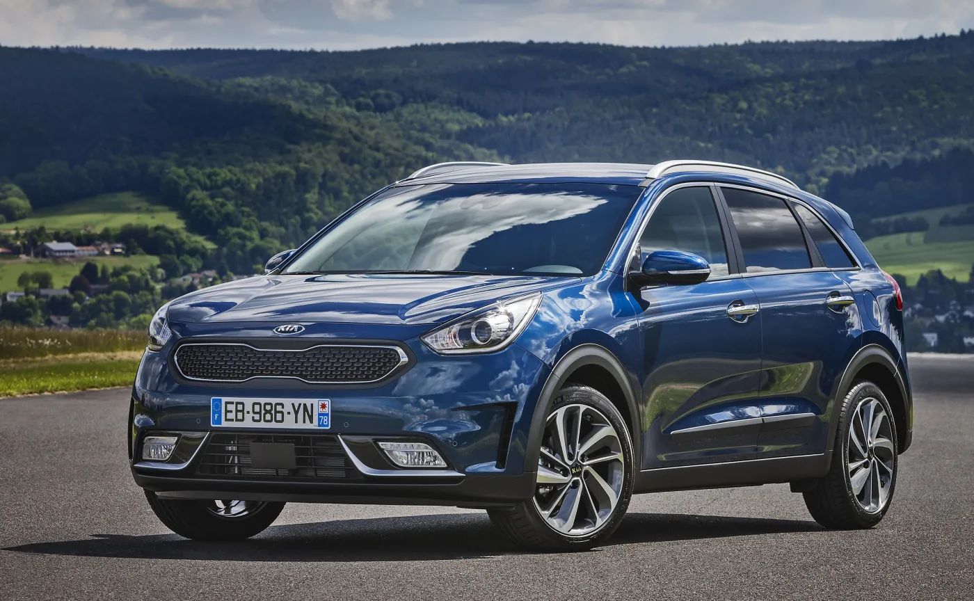 12547820-kia-niro-hybrid.jpg