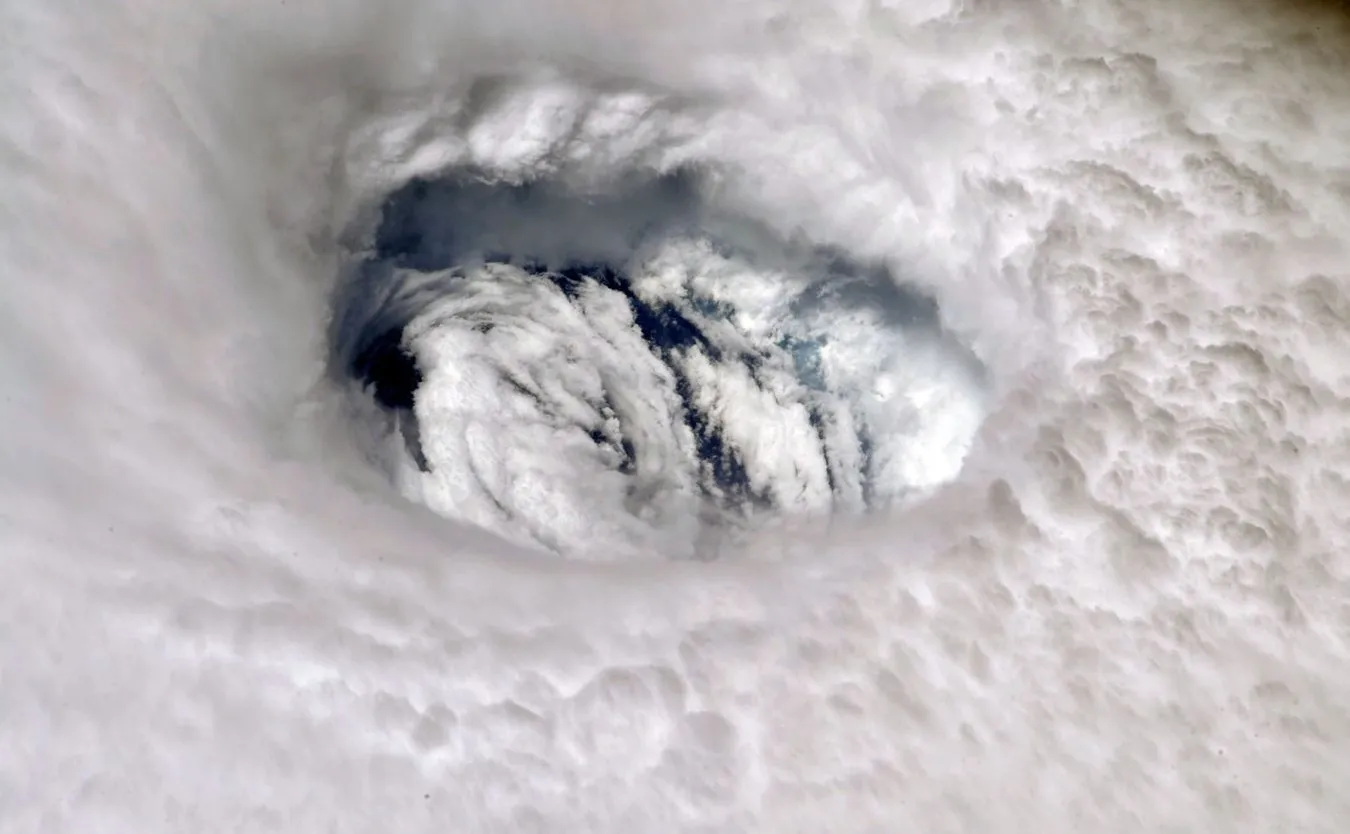 Huragan Dorian "zatrzymał się" nad Bahamami. Straty są katastrofalne [ZDJĘCIA]