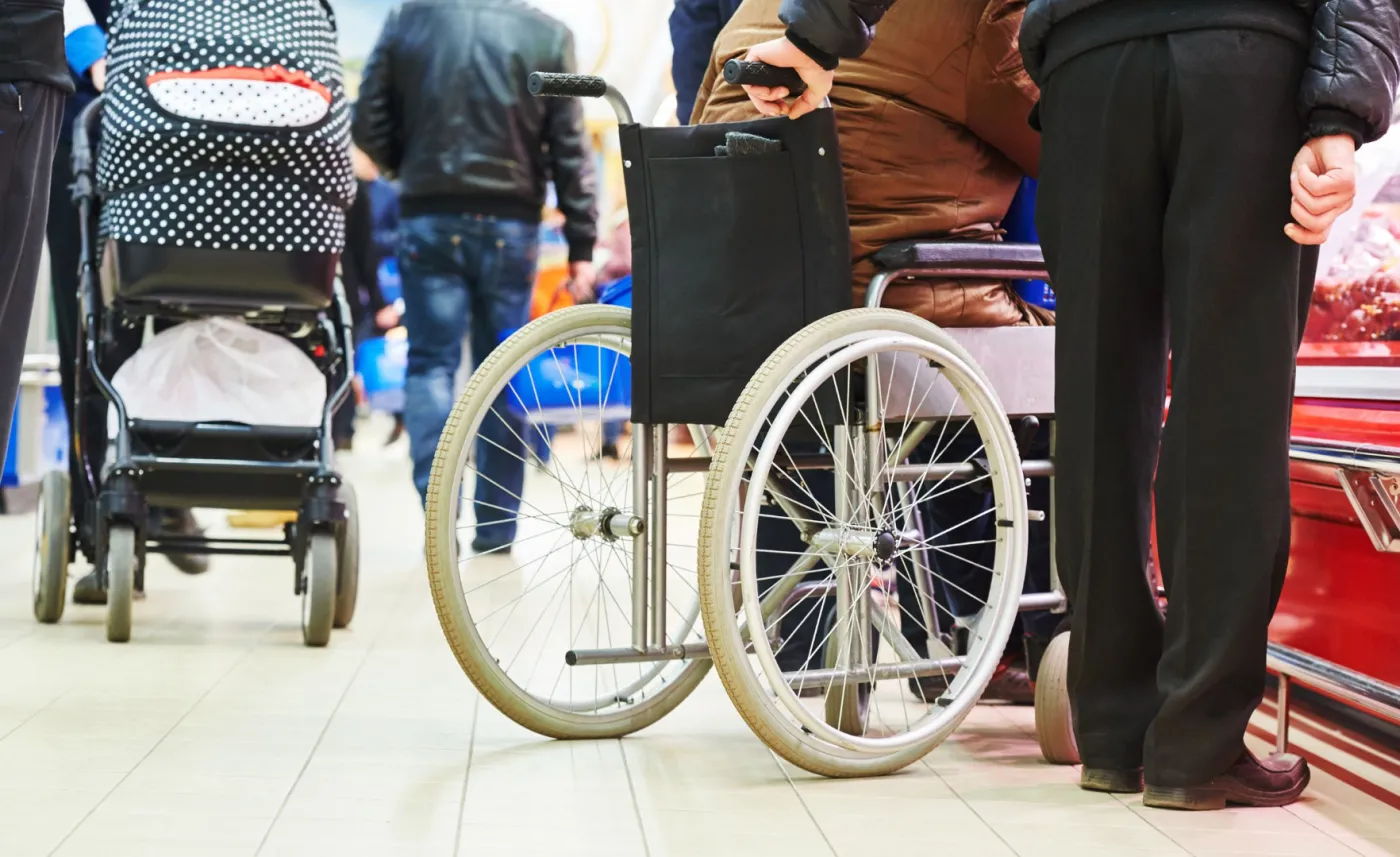 Świadczenie pielęgnacyjne zamiast emerytury. Przełomowy wyrok dla opiekunów osób niepełnosprawnych