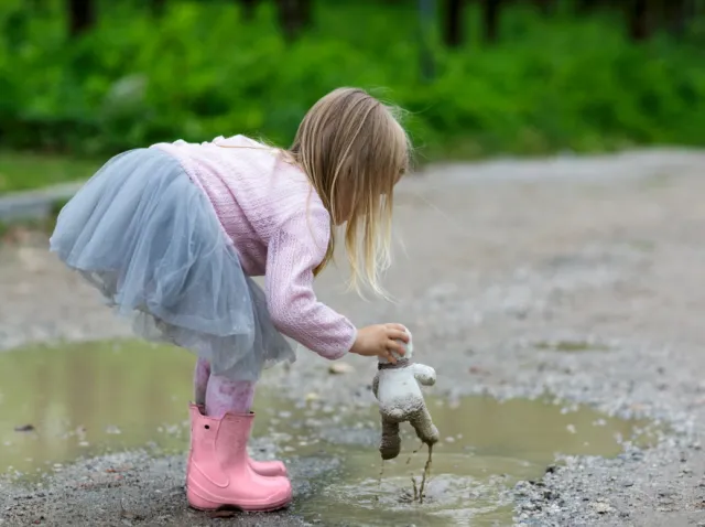 Taplanie w błocie i chodzenie po drzewach. 5 nieoczywistych umiejętności, które powinien mieć każdy początkujący uczeń