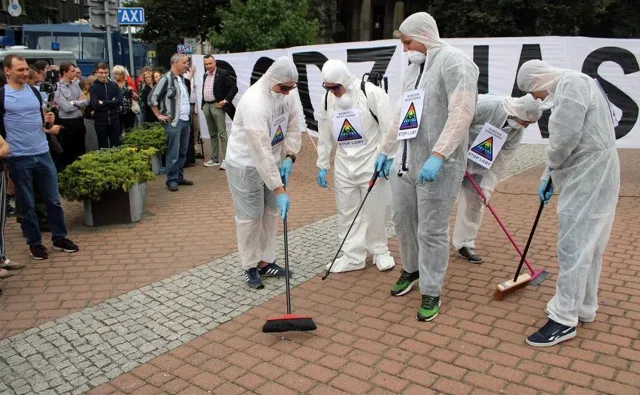 Narodowcy będą dezynfekować ulice z... ideologii LGBT. Wcześniej utworzyli Kordon Sanitarny
