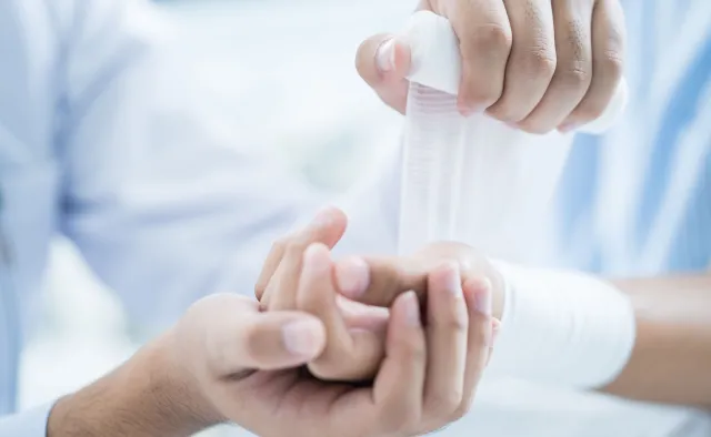 Krwotok - jak ztrzymać krwawienie? Pierwsza pomoc