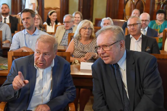 Krzysztof Zanussi świętował w Krakowie 80. urodziny. Wsród gości: Zachwatowicz, Nowicki, Pieczka, Stuhr i Trela