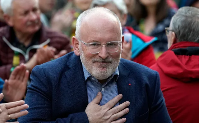 Polityczne samobójstwo Timmermansa. Świadomie zgodził się na pogwałcenie zasad [OPINIA]