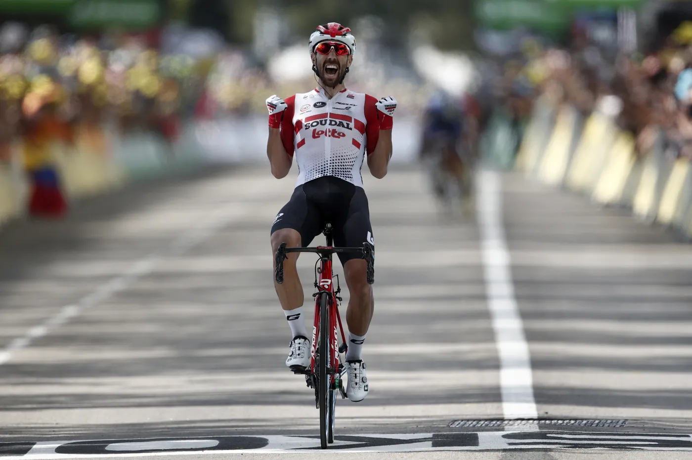 Thomas De Gendt po długiej ucieczce i samotnym finiszu wygrał ósmy etap Tour de France