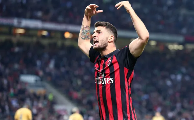 W Milanie przegrywał rywalizację z Piątkiem, teraz przechodzi do Wolverhampton