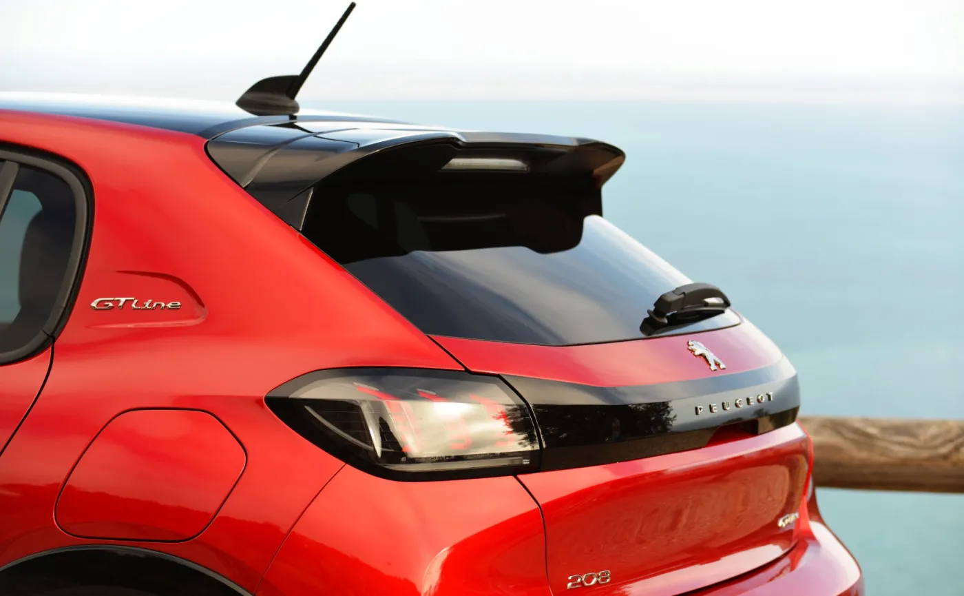 12704340-peugeot-208-10.jpg