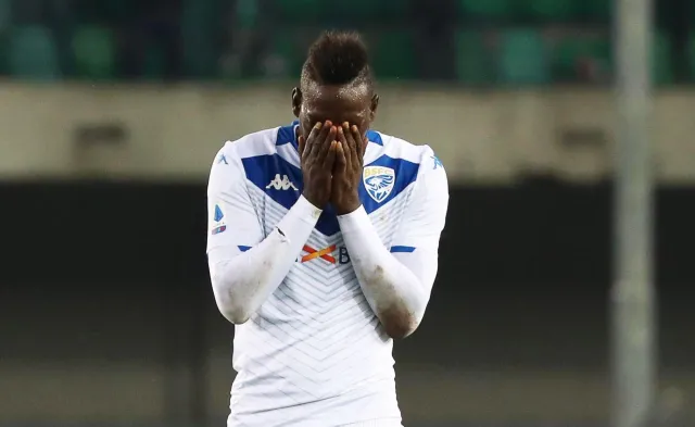 Liga włoska: Mario Balotelli chciał zejść z boiska. Miał dość rasistowskich okrzyków [WIDEO]