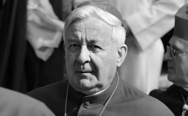 Kościół ugiął się pod naciskiem opinii publicznej? Pochówek abpa Paetza jednak nie w katedrze