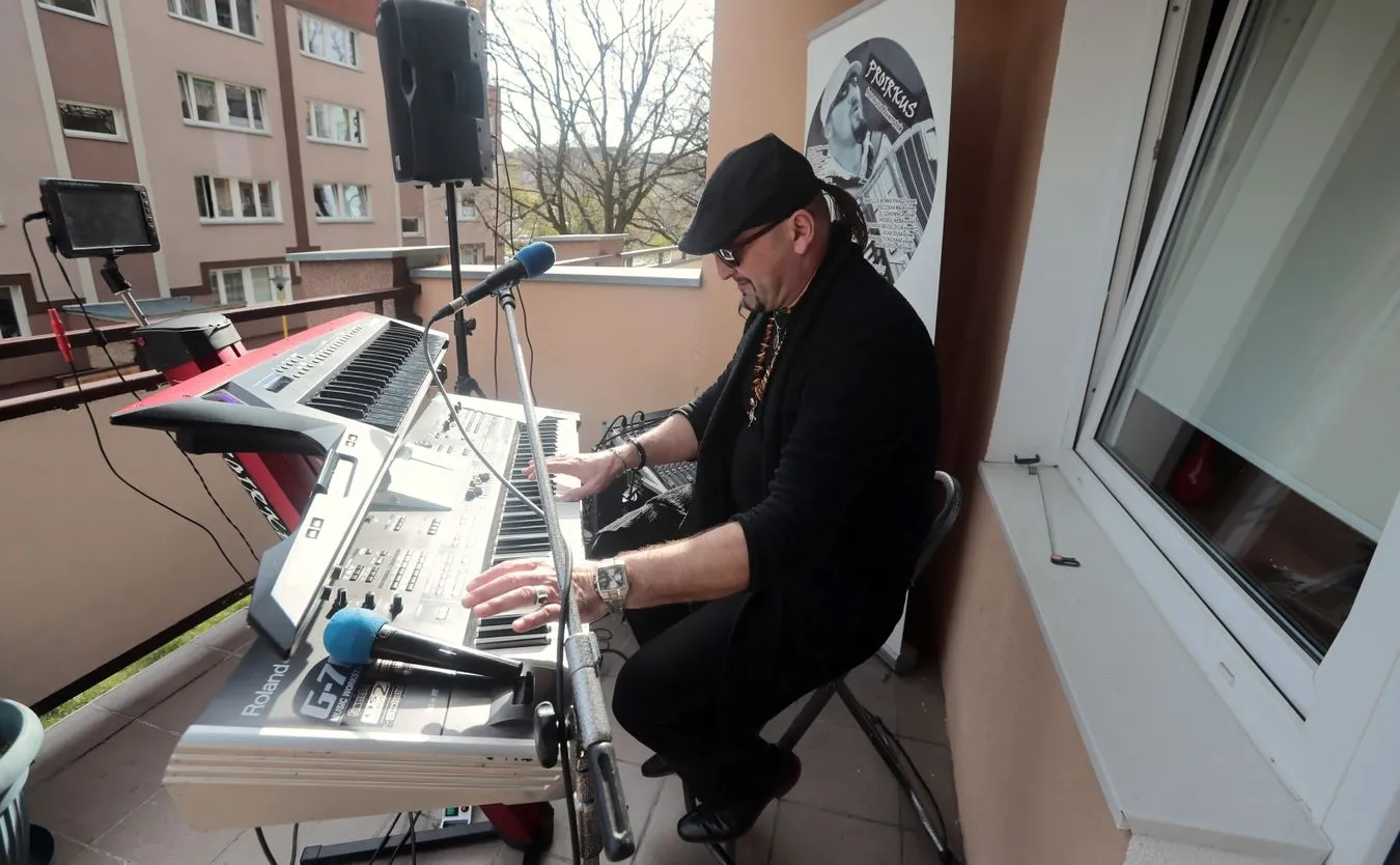 "Otwórz okno i posłuchaj", czyli koncert na szczecińskim balkonie [WIDEO]