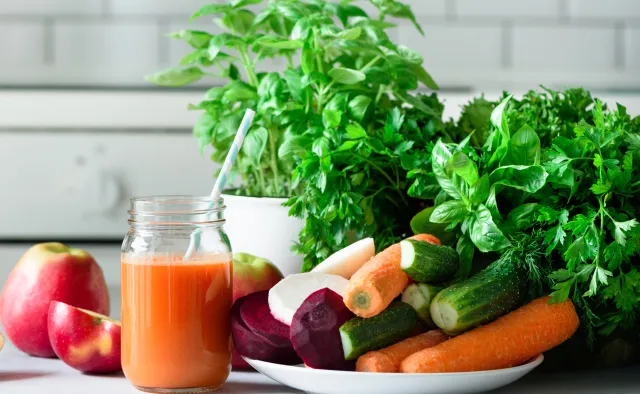 Od zachwytu po totalną krytykę: dieta dr Dąbrowskiej. Na czym polega?