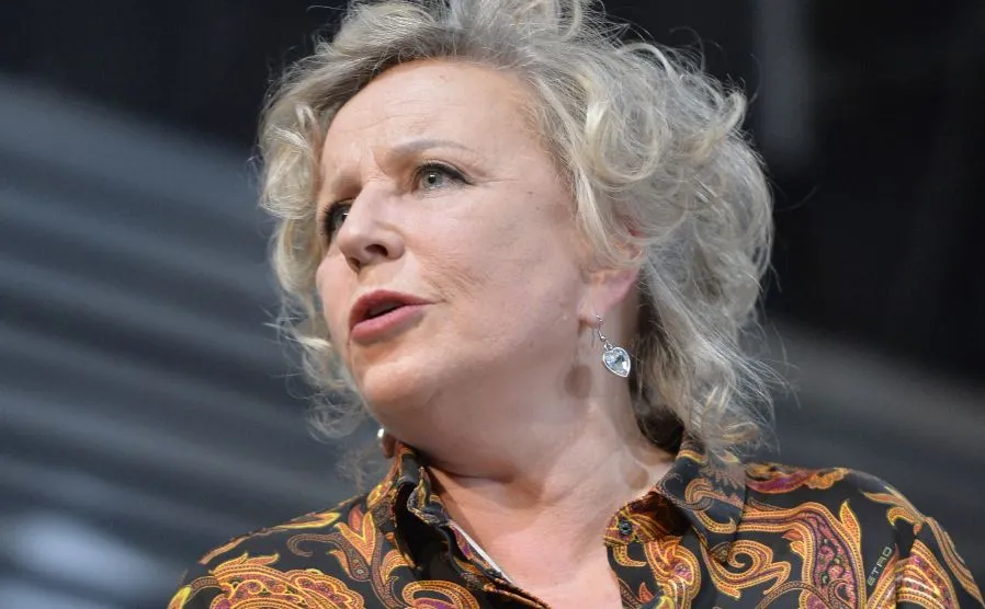 Emocjonalny i ostry wpis Jandy na Facebooku: Polityka- ta ku**a, niech idzie precz!