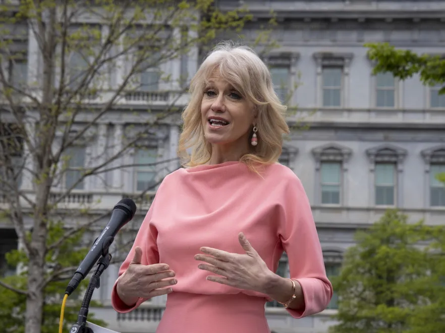 kellyanne-conway-16100186.jpg