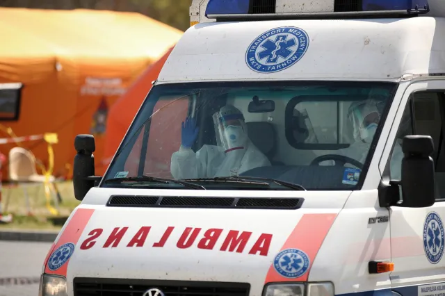 Koronawirus w stołecznym pogotowiu. RMF FM: 82 pracowników w kwarantannie