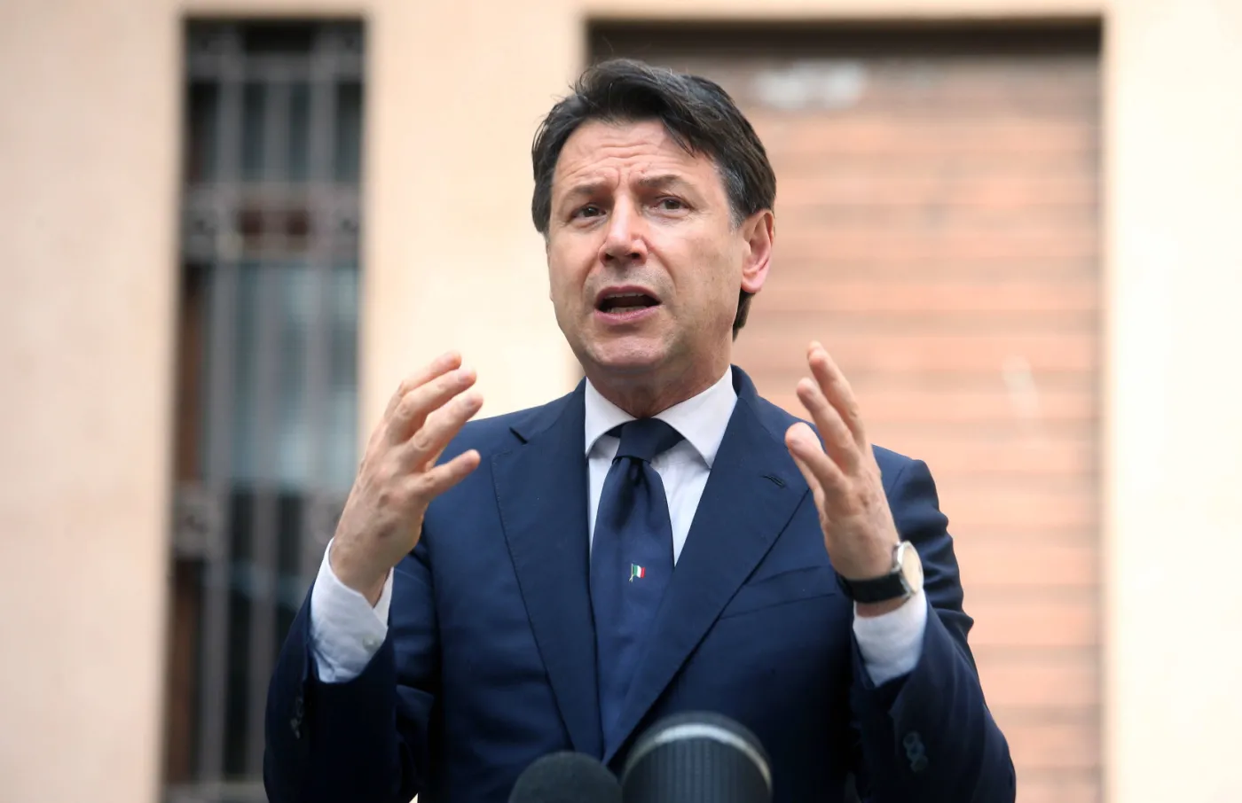 Koronawirus we Włoszech. Premier Conte wyznał, że zawsze sam się strzyże