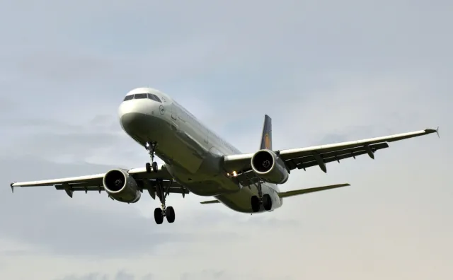 Zakaz międzynarodowego ruchu lotniczego przedłużony. Do kiedy?