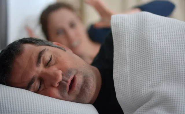 Polacy chrapią! Winny może być bezdech senny