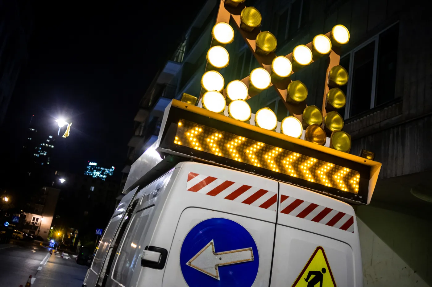 Uszkodzenie wodociągu w Warszawie. Na Czerniakowskiej zapadła się jezdnia