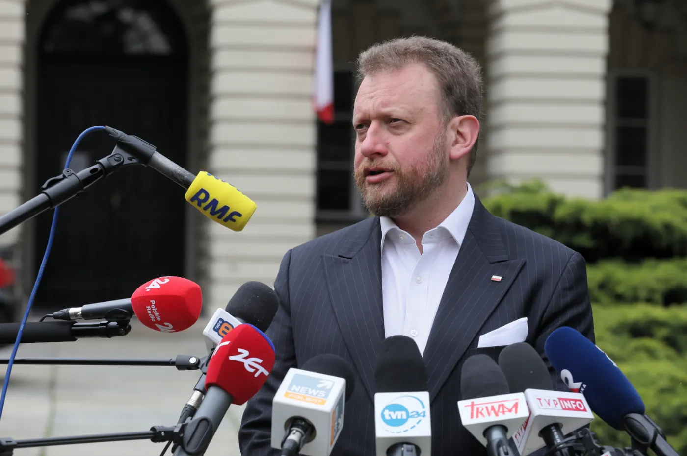 Mowa ciała Szumowskiego. Co mówiły gesty ministra zdrowia?