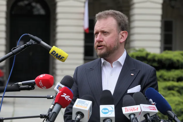 Mowa ciała Szumowskiego. Co mówiły gesty ministra zdrowia?