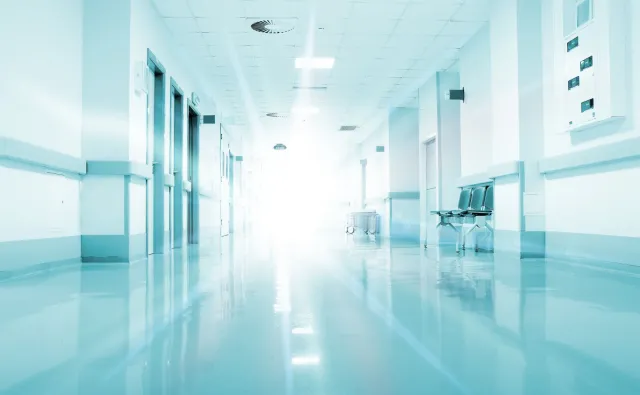 9-letnia pacjentka po przeszczepie szpiku wyzdrowiała z COVID-19