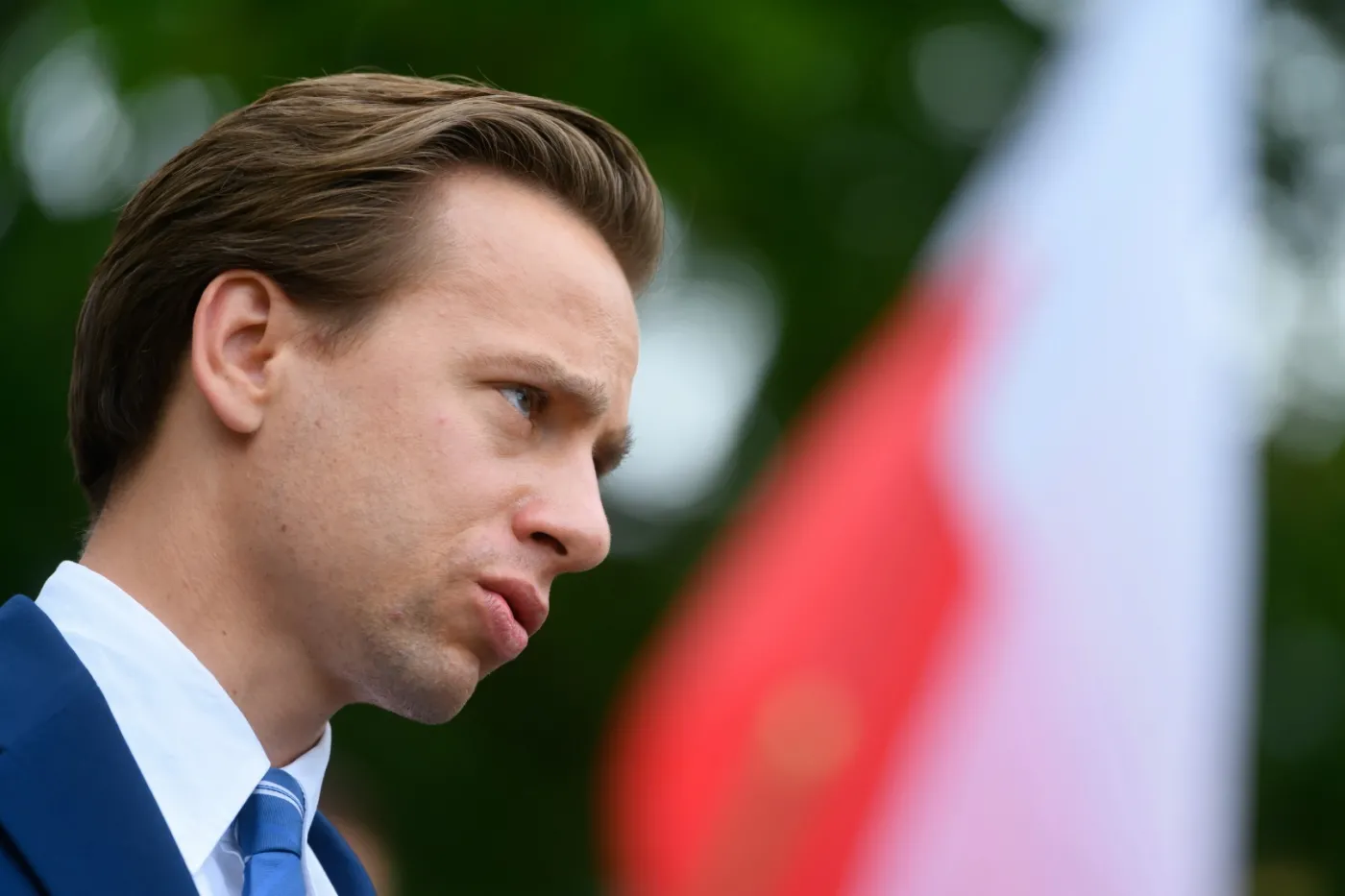 Bosak przeciw ułatwieniom dla zagranicznych lekarzy. "PiS chce obniżyć jakość ochrony zdrowia" [WIDEO]