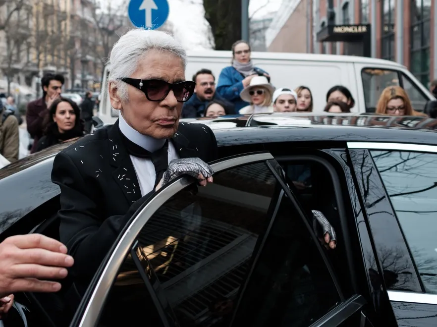 "Jeśli nie chcą zdejmować spodni, niech idą do klasztoru". Skandaliczne słowa Karla Lagerfelda o modelkach i ruchu #metoo