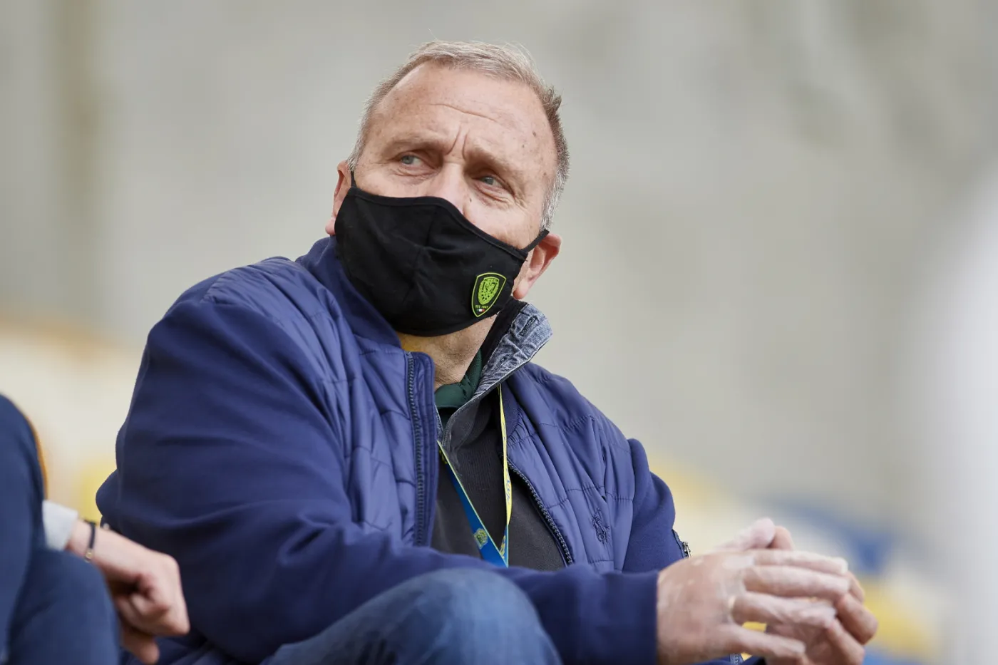 Poseł PO-KO Grzegorz Schetyna na trybunach stadionu w Gdyni podczas meczu 28. kolejki piłkarskiej Ekstraklasy pomiędzy Arką Gdynia i Śląskiem Wrocław