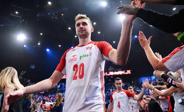 Mateusz Bieniek już po operacji. Nowi siatkarze na zgrupowaniu w Spale [WIDEO]