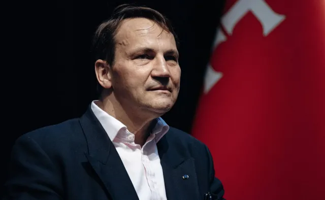 Duda wkręcony przez Rosjan. Sikorski: Rozmowa na poziomie San Escobar, angielski gimnazjalny