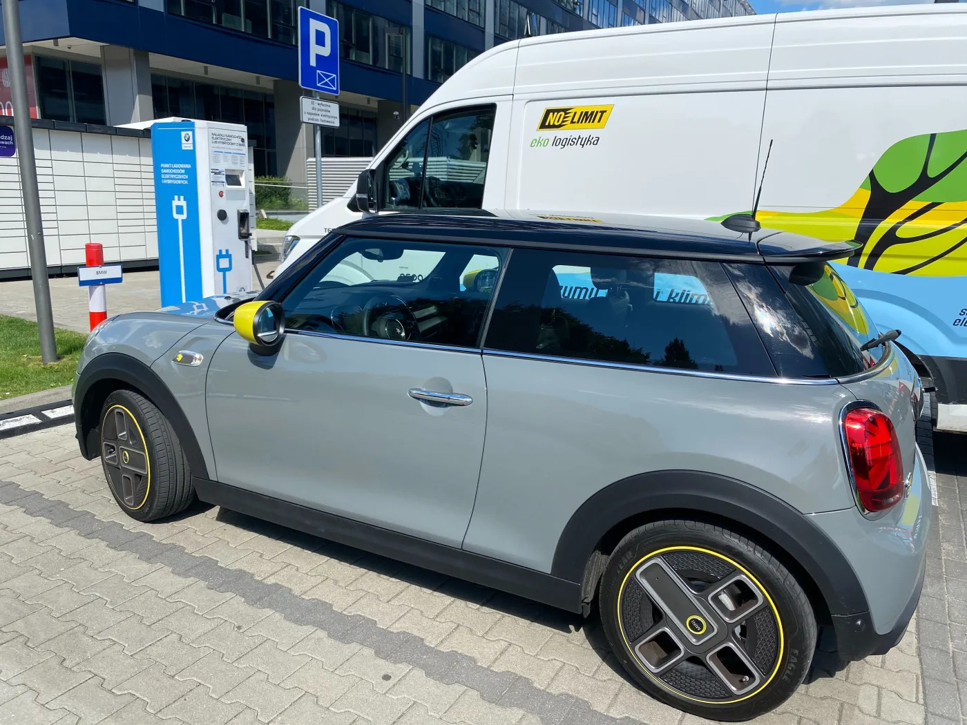 elektryczne-mini-28136243.jpg
