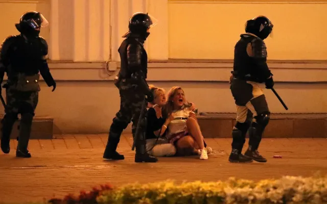 Bilans powyborczych protestów na Białorusi: Jedna osoba nie żyje, ponad 200 rannych