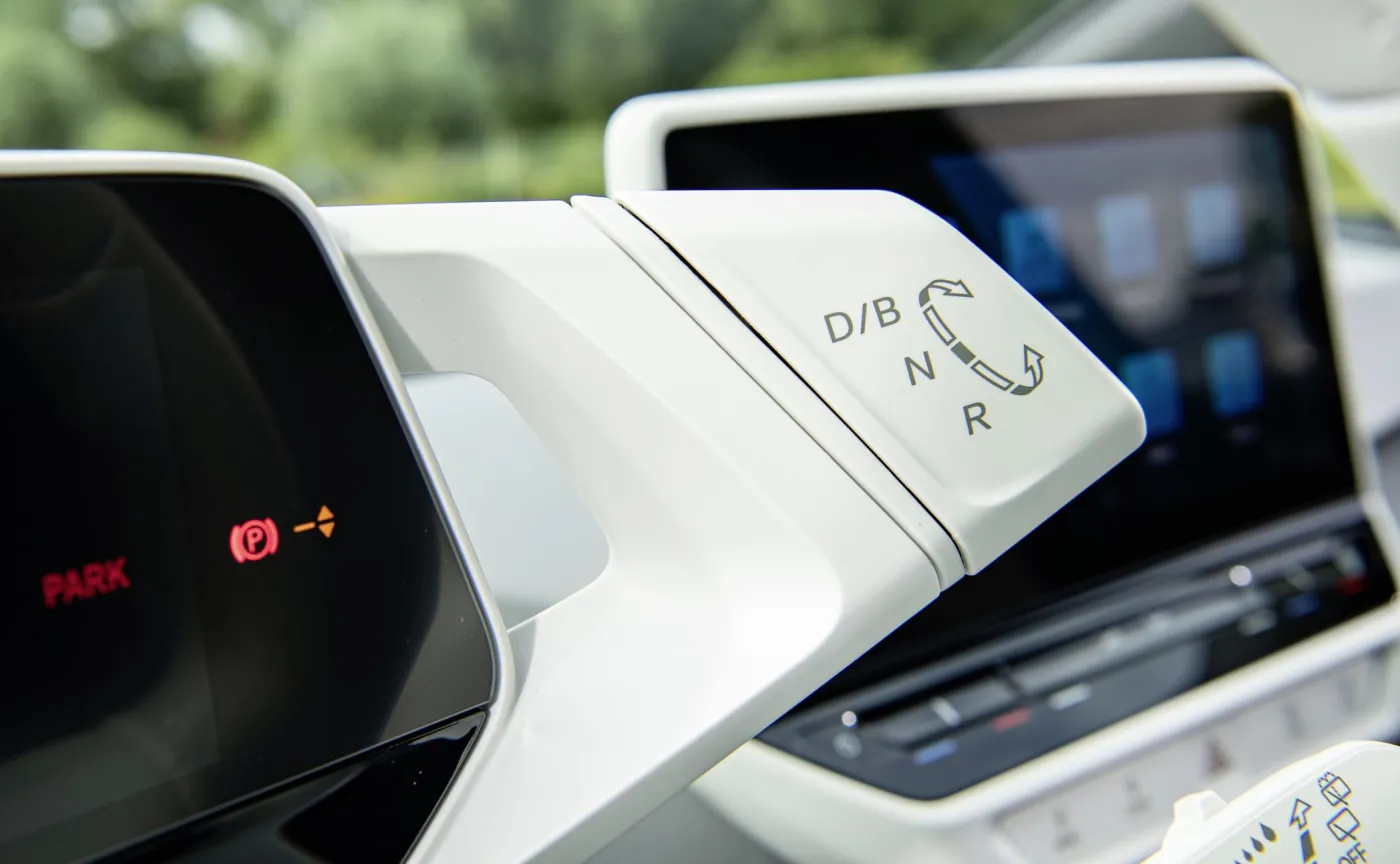 Samochód elektryczny i spalinowy w Polsce na trasie 500 km. Nawyki kontra długa podróż autem na prąd