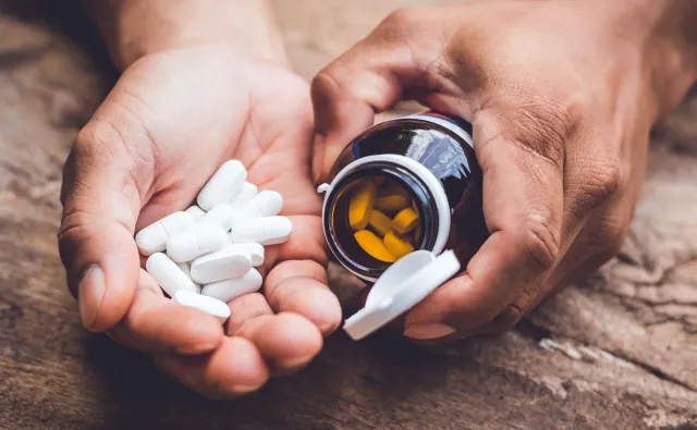 Opioidy zabijają po cichu. Zagrożeni również Polacy – ostrzega GIS