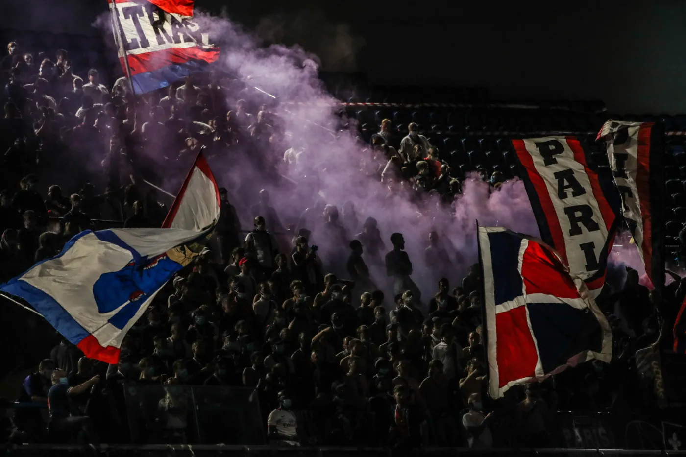 Kibice PSG wpadli w szał, demolowali Paryż. Zamieszki i brutalne starcia z policją [WIDEO]