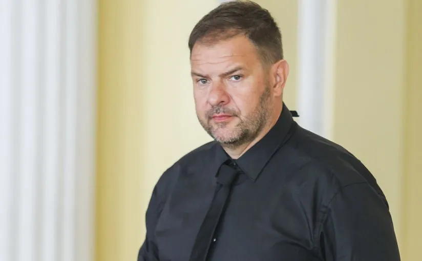 Tomasz Karolak oburzony, że wyrzucono go ze sklepu za brak maseczki. Postawę aktora wyśmiał Szymon Majewski