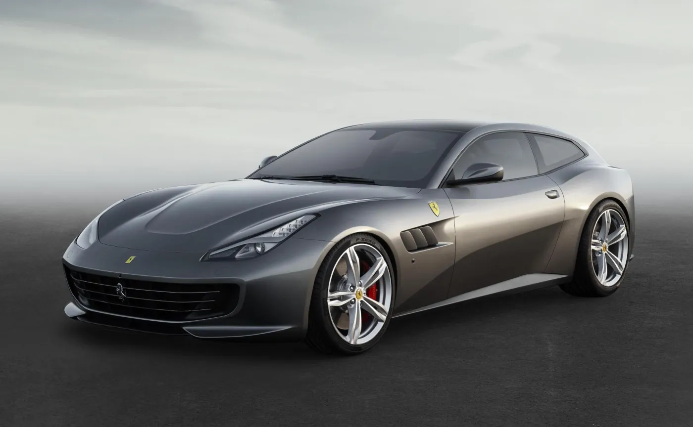 8715662-ferrari-gtc4lusso.jpg
